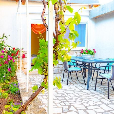 Vacation Home Grill & Chill With 350M2 Garden With Bbq 诺维·维诺多尔斯基 外观 照片