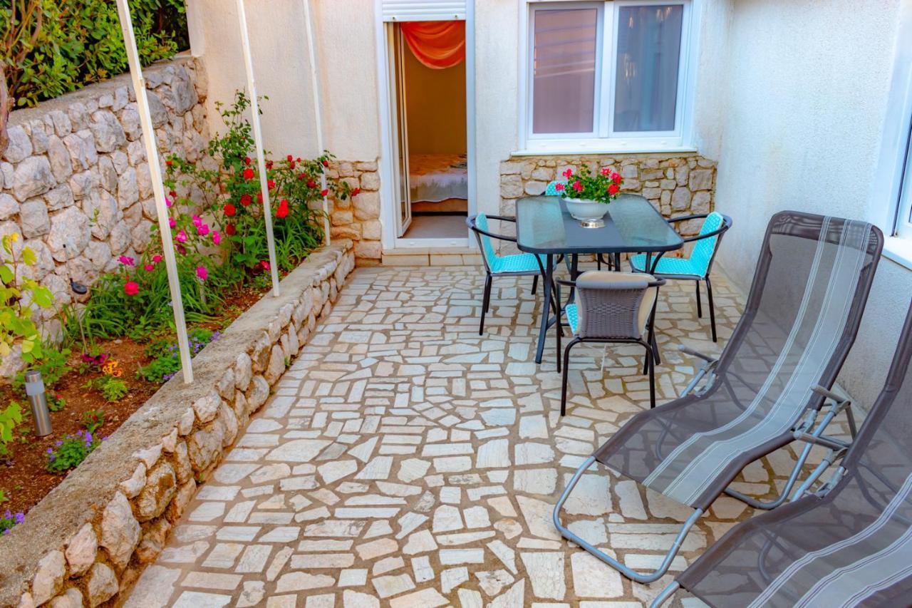 Vacation Home Grill & Chill With 350M2 Garden With Bbq 诺维·维诺多尔斯基 外观 照片