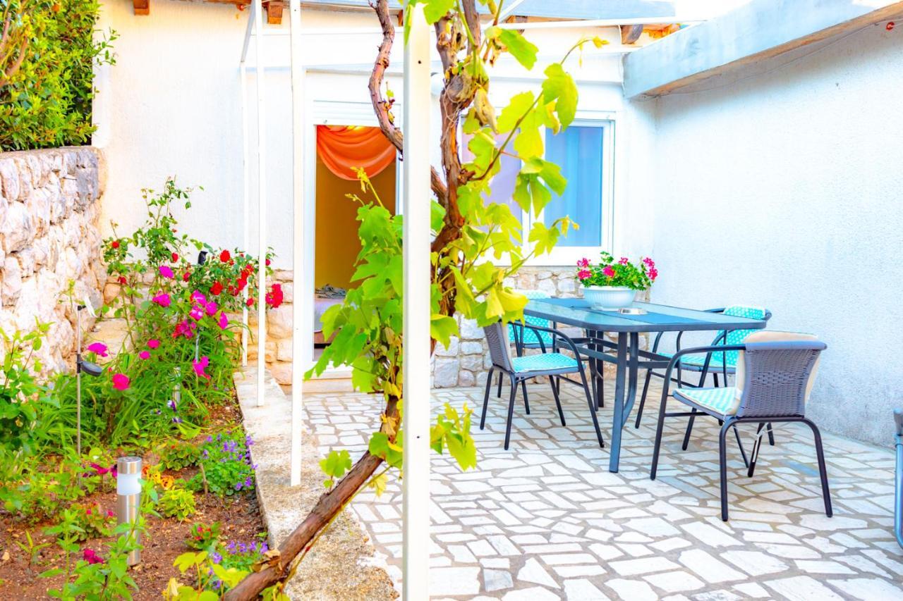 Vacation Home Grill & Chill With 350M2 Garden With Bbq 诺维·维诺多尔斯基 外观 照片