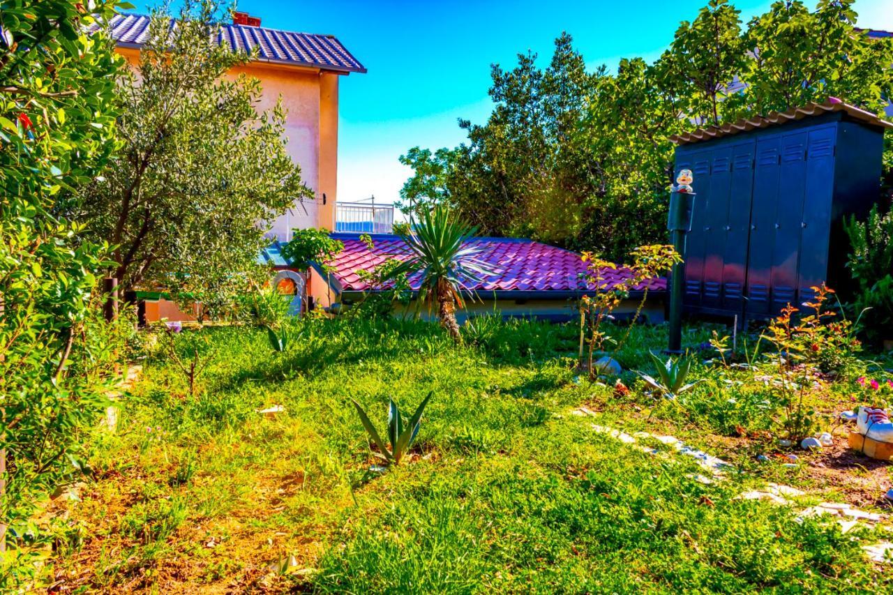 Vacation Home Grill & Chill With 350M2 Garden With Bbq 诺维·维诺多尔斯基 外观 照片